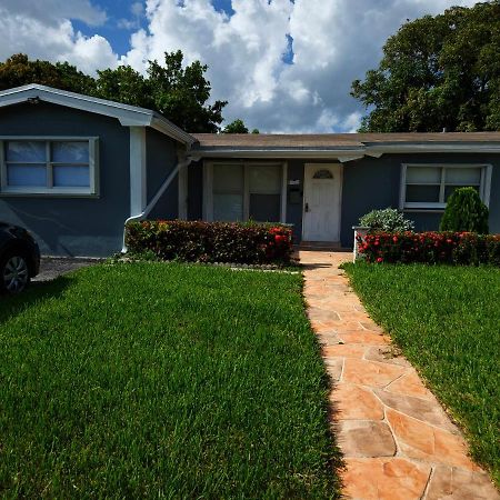 The Vacay Inn Lauderdale Lakes 外观 照片